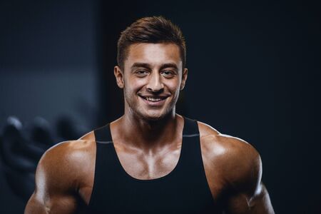 Weibliche Muskeln, Diese Starke Lady Hat Stählerne Muskeln Und Macht Was Sie Will Weibliche Muskeln, Diese Starke Lady Hat Stählerne Muskeln Und Macht Was Sie Will